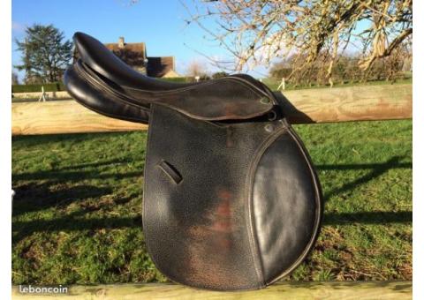 Selle Equip�Horse cuir noir 17��